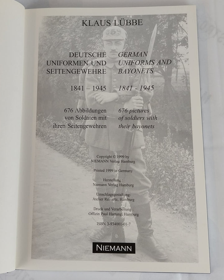 Deutsche Uniformen und Seitengewehre / German Uniforms and Bayonets, 1841-1945