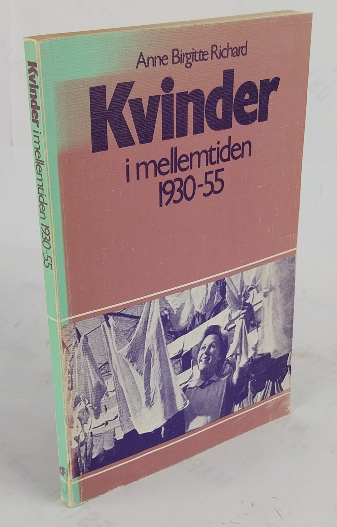 Kvinder i mellemtiden. 1930-55.