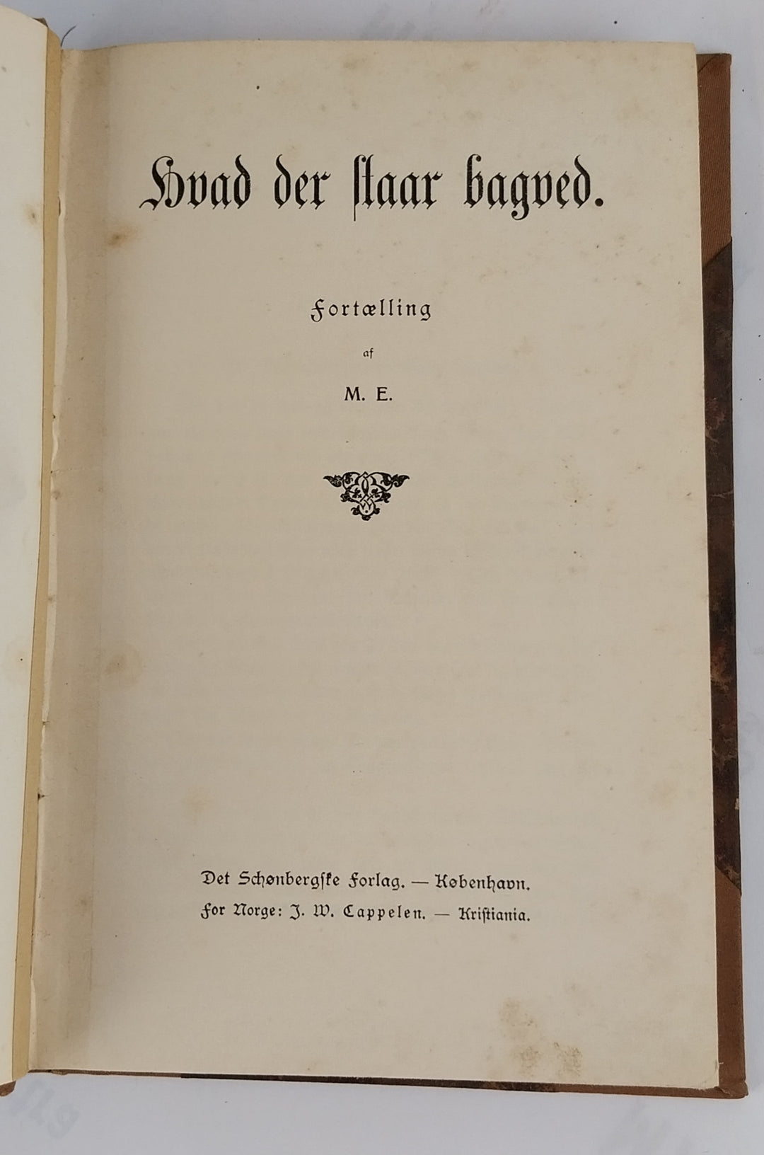 Hvad der staar bagved.
