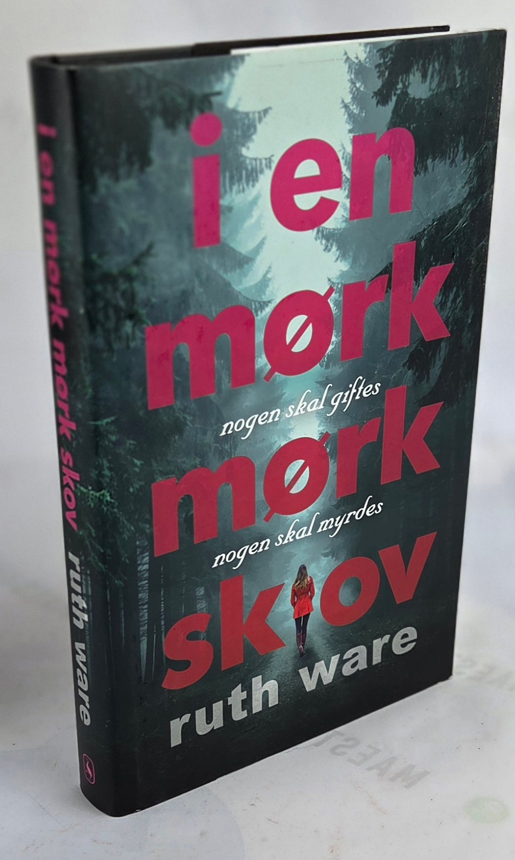 I en mørk, mørk skov