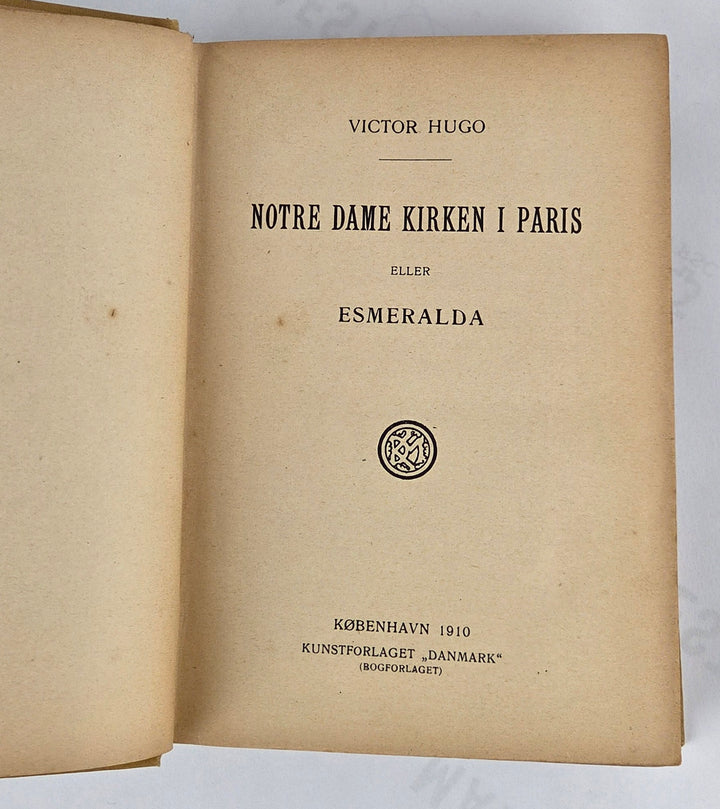 Notre Dame kirken i Paris eller Esmeralda