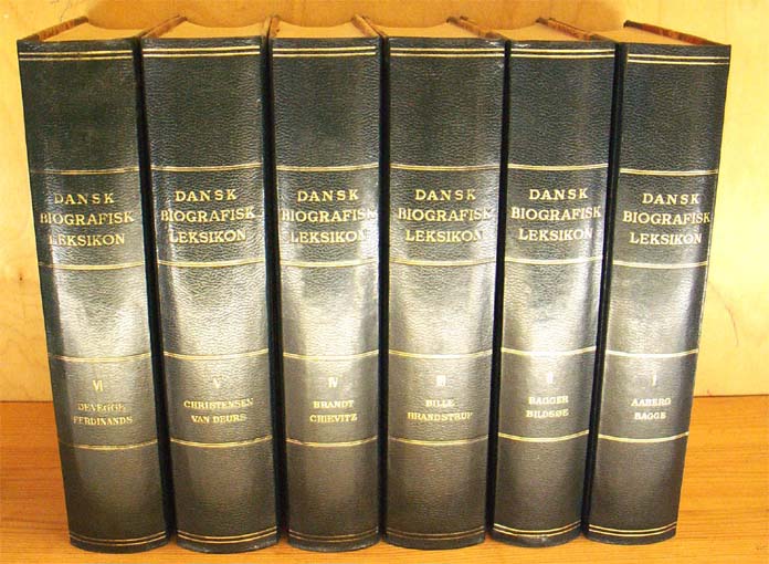 Dansk Biografisk Leksikon. 27 bind