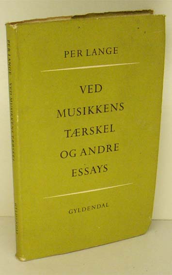 Ved musikkens tærskel og andre essays