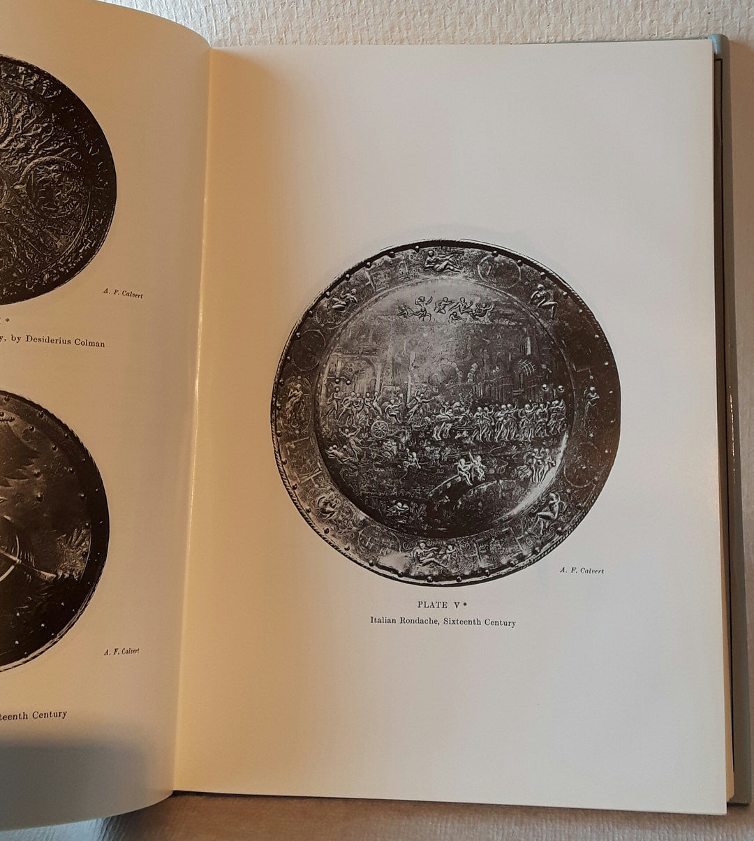 An illustrated History of Arms and Armour